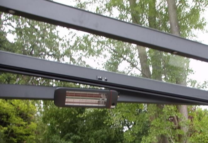 ComfortSun Infrarotstrahler unter dem Terrassendach ComfortSun Infrarotstrahler unter dem Terrassendach