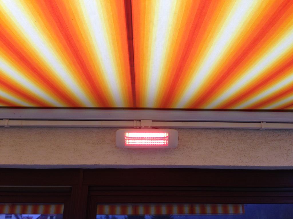 ComfortSun Infrarotstrahler unter einer Markise ComfortSun Infrarotstrahler unter einer Markise
